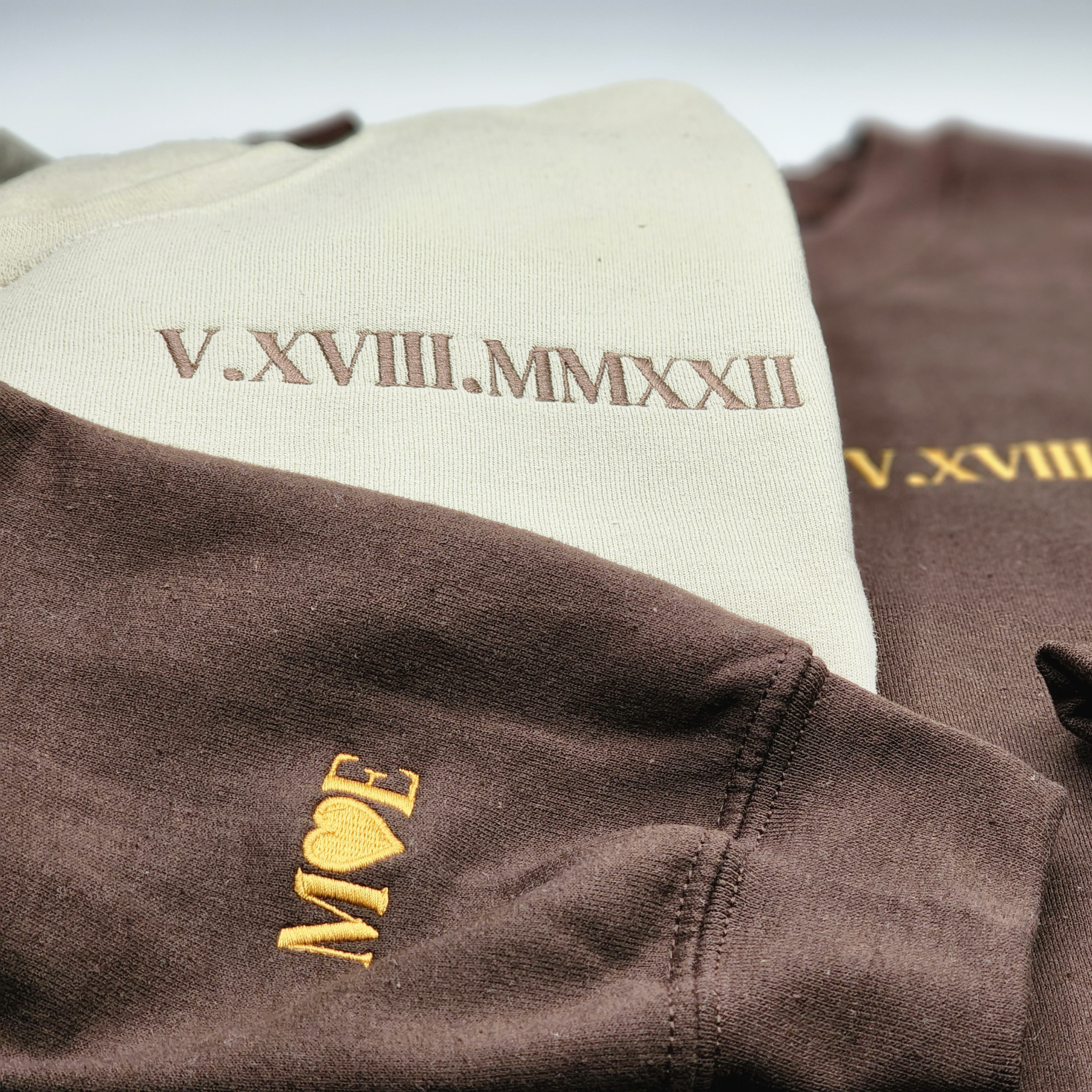 Personalized Embroidery Roman Numeral Anniversary Hoodie, Father Day Custom Matching Couple Sweatshirt Unisex em3