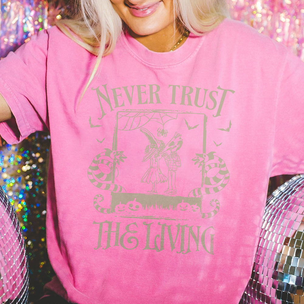 Never Trust The Living , Beetlejuice , Horror Halloween films , Humorous Halloween 2 CCC