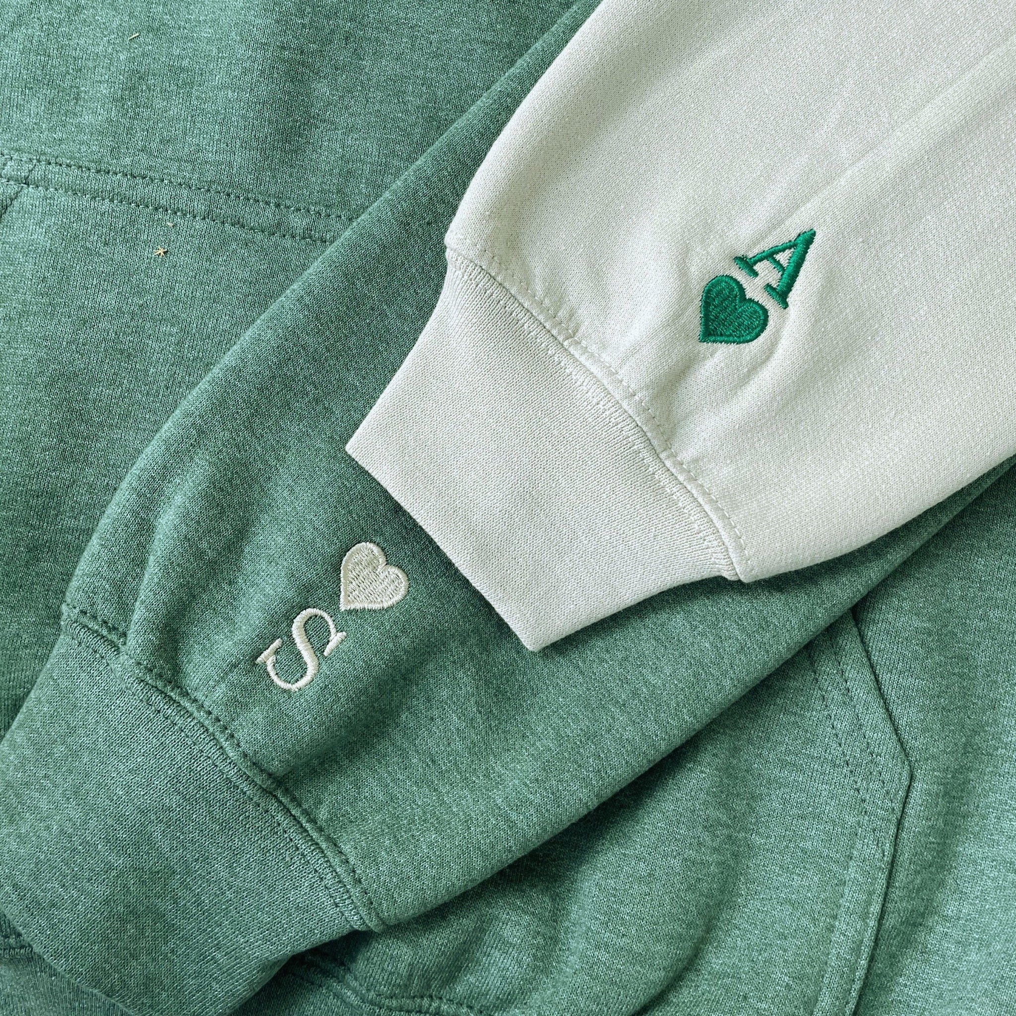 Personalized Embroidery Roman Numeral Anniversary Hoodie, Father Day Custom Matching Couple Sweatshirt Unisex em3