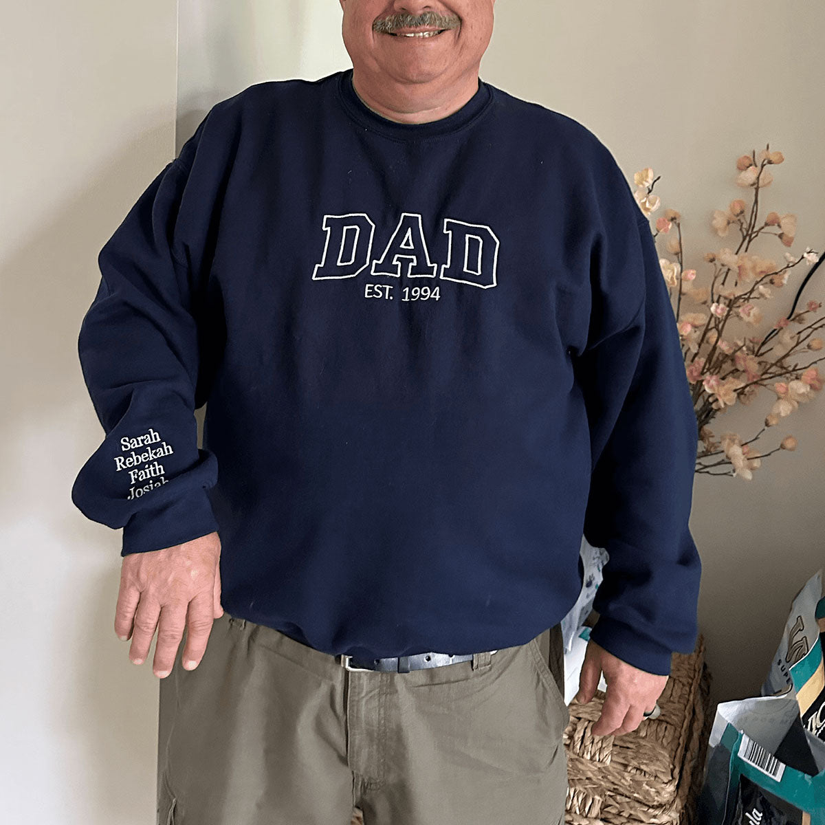 Custom Dad Sweatshirt Hoodie with Name of Child, Daddy EST 2024 Crewneck embroidered em4