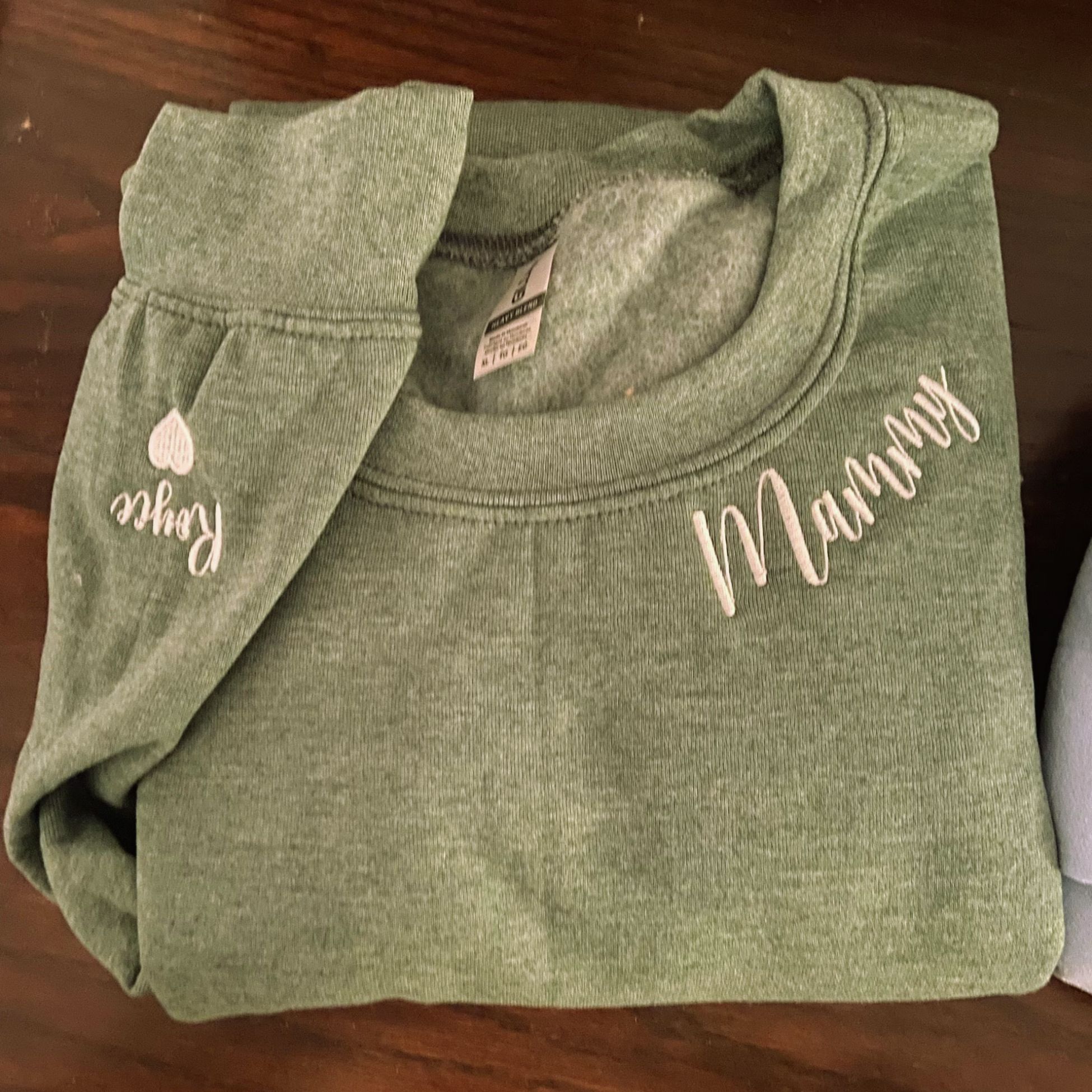 I Wear My Heart On My Sleeve Sweatshirt, Mama Embroidered Sweatshirt, Custom Momma Sweatshirt Hoodie With Kids Names em4
