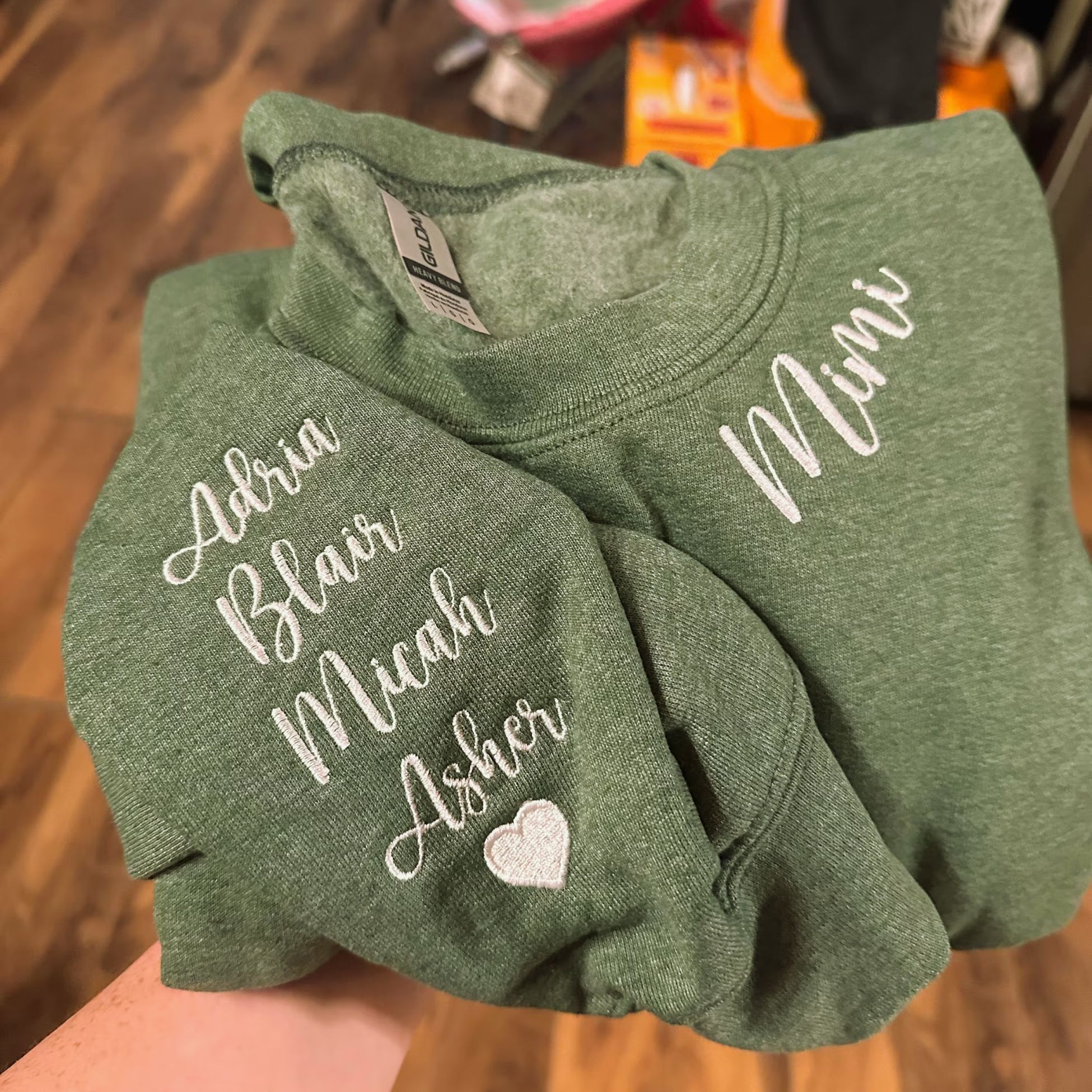 I Wear My Heart On My Sleeve Sweatshirt, Mama Embroidered Sweatshirt, Custom Momma Sweatshirt Hoodie With Kids Names em4