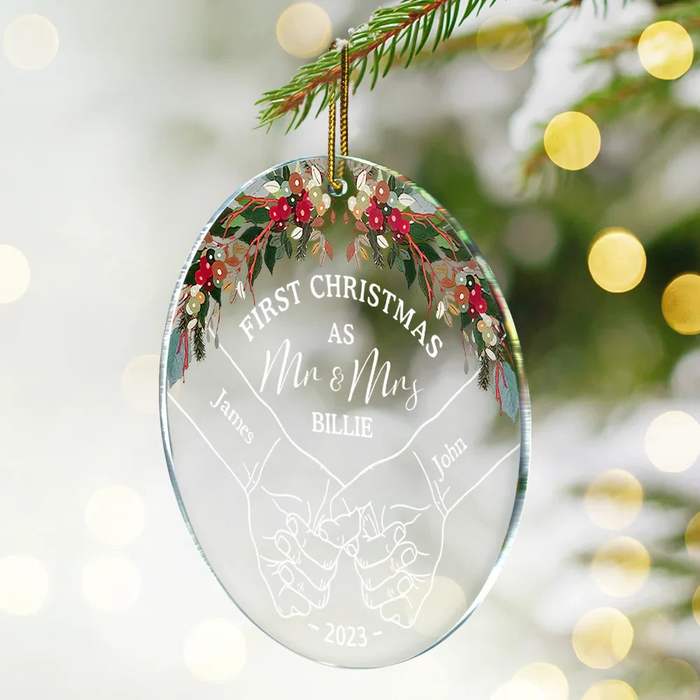 Holding Hands First Christmas Couple - Personalized Circle Acrylic Ornament ORNA1210