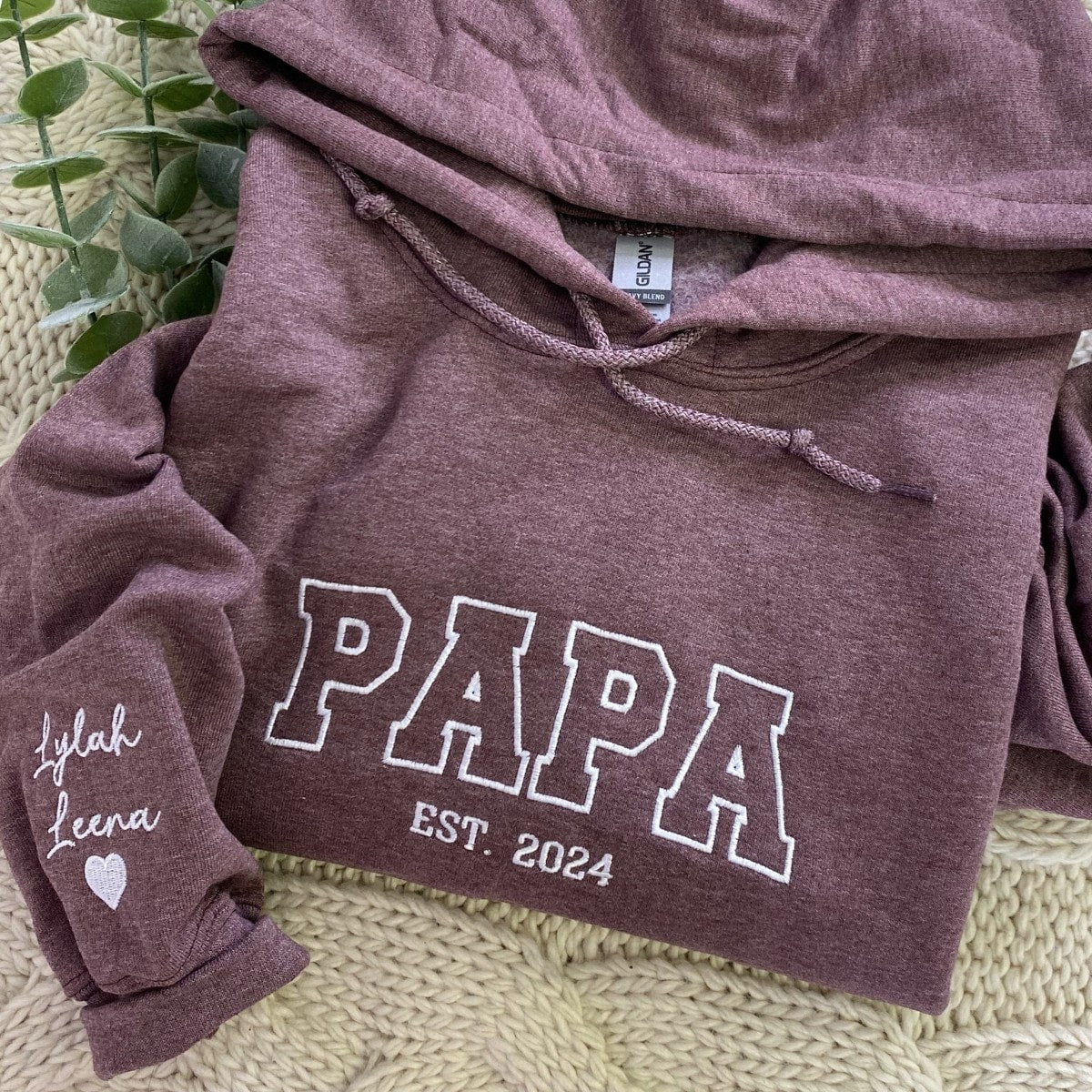 Best Dad with Name of Child Embroidery Sweatshirt, Custom Papa with Kid Name, Unique Gift for Dad em4