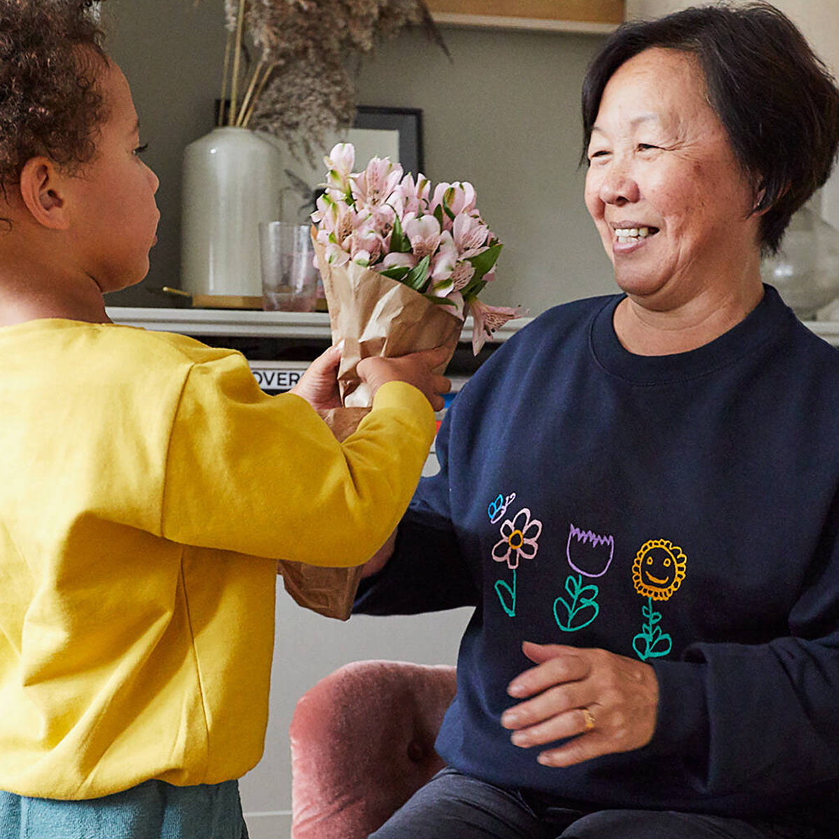 Embroidered gifts for Mom Grandmother, Children's Drawing Art Work Embroidered Sweatshirt, Hoodie em3