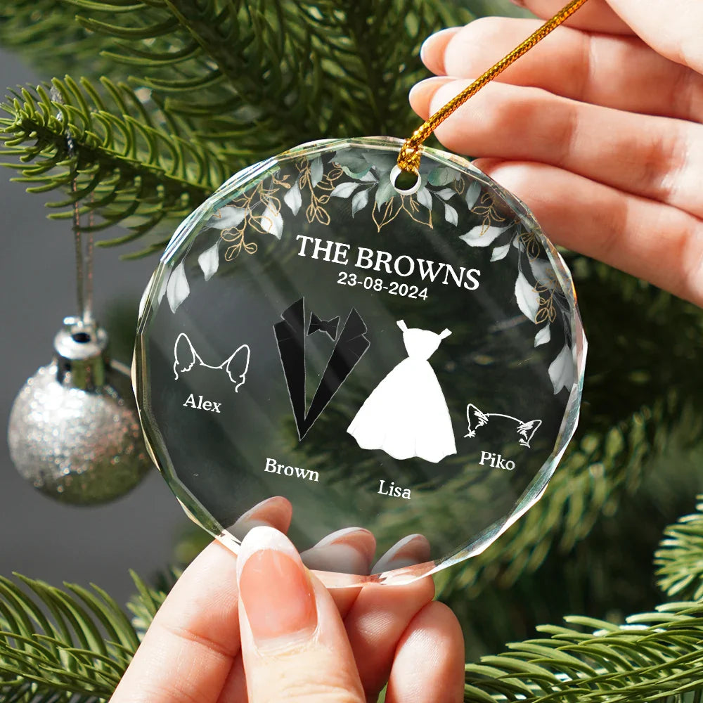 Married Couples With Pets - Personalized Circle Glass Ornament ORNA1210