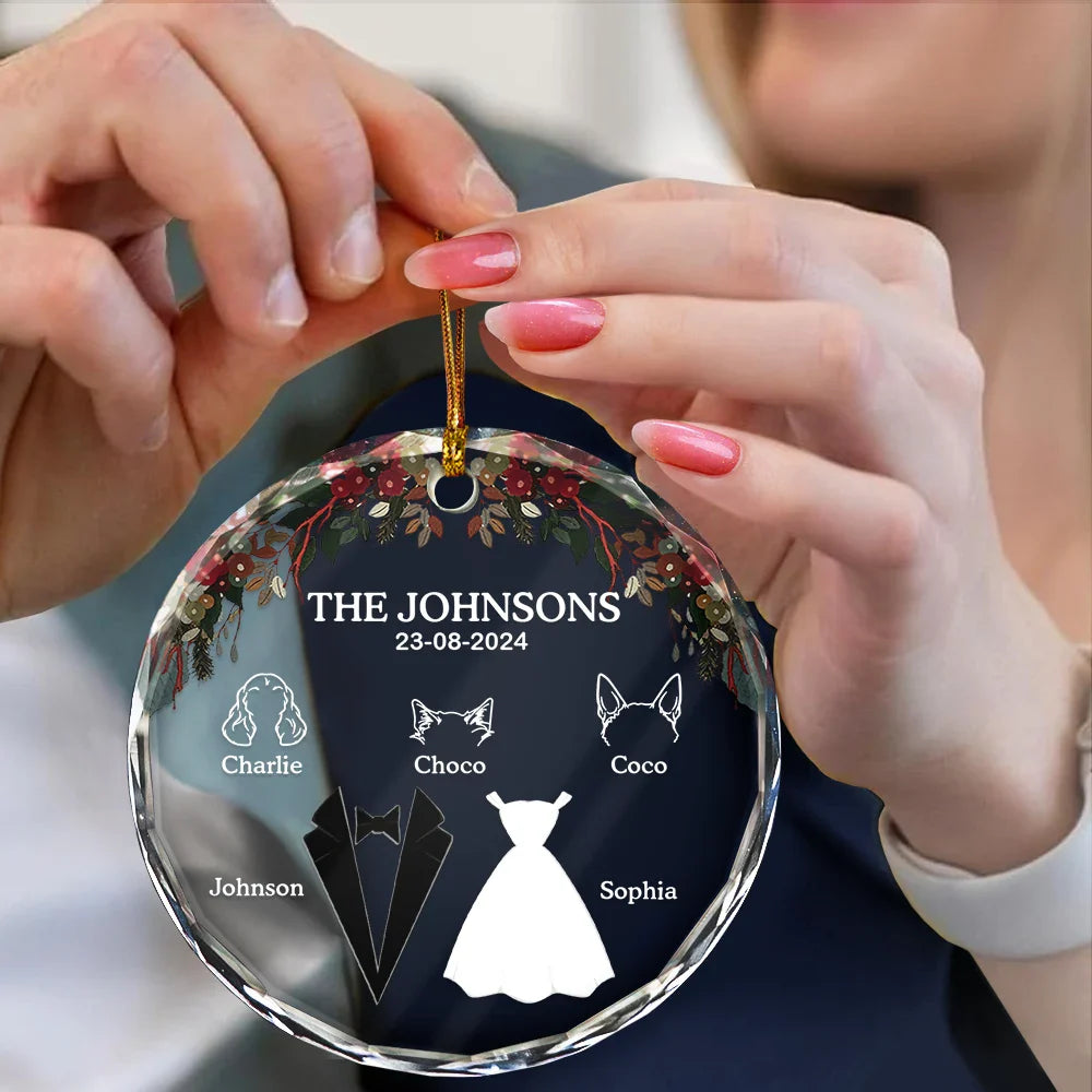 Married Couples With Pets - Personalized Circle Glass Ornament ORNA1210