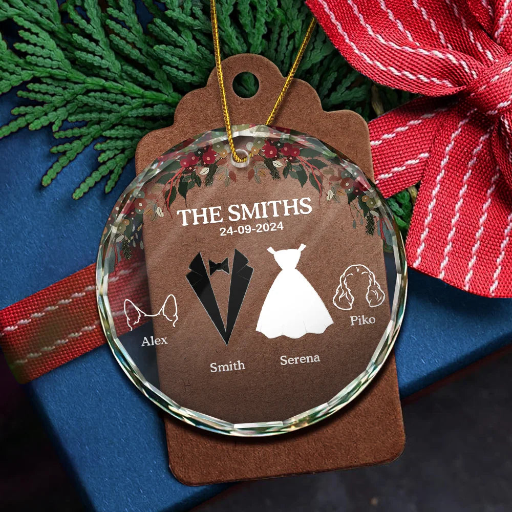 Married Couples With Pets - Personalized Circle Glass Ornament ORNA1210