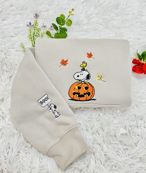 Snoopy Woodstock Fall Embroidered Sweatshirt, Snoopy Pumpkin Embroidered Hoodie, Halloween Cartoon Dog Embroidery Crewneck Sweatshirt Sleeve EMHA0509