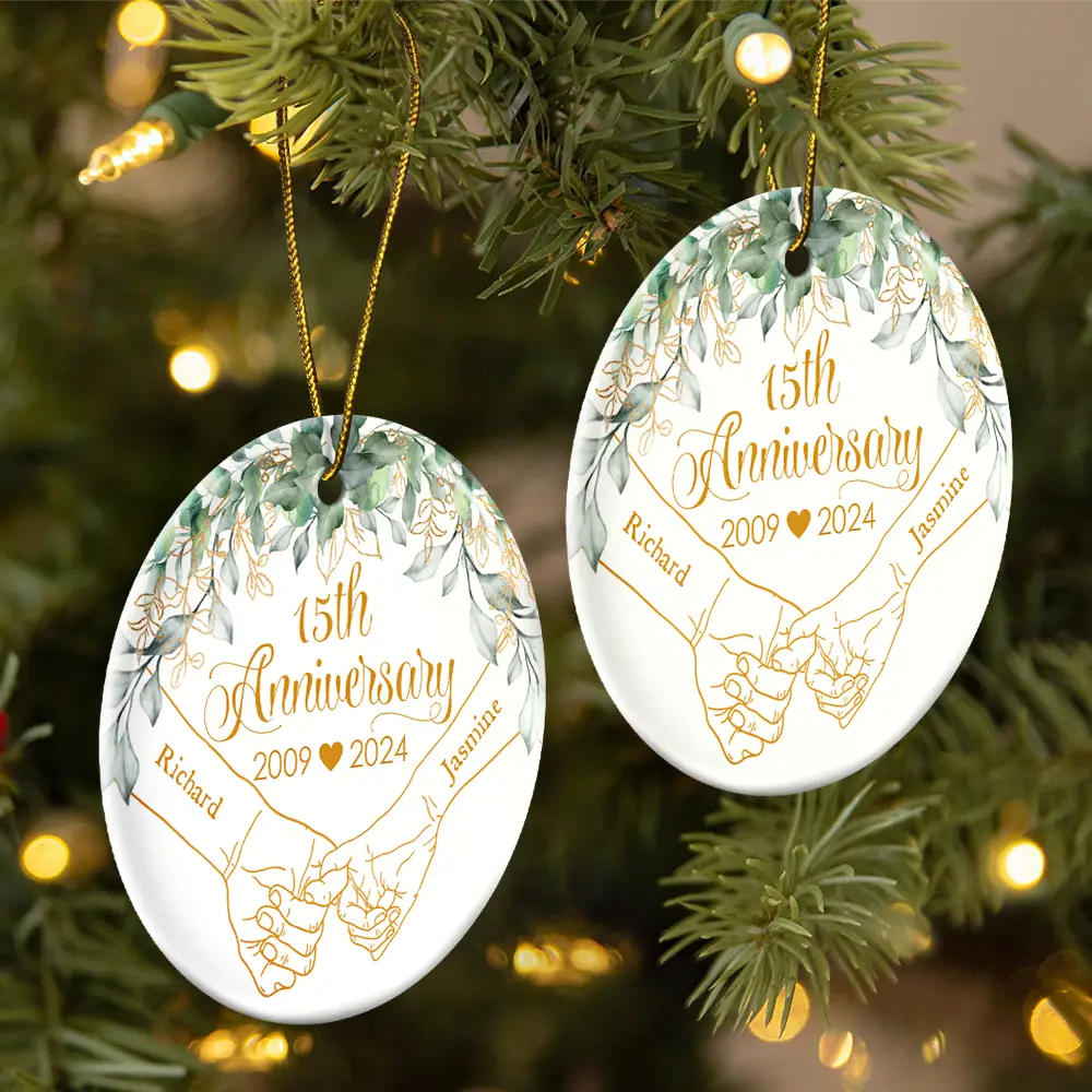 Holding Hands Couples Anniversary - Personalized Circle Ceramic Ornament ORNA1210