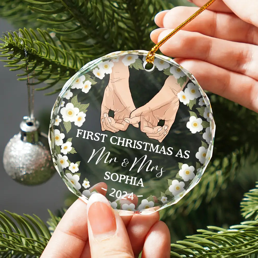 Holding Hands Husband And Wife First Christmas - Personalized Circle Glass Ornament ORNA1210