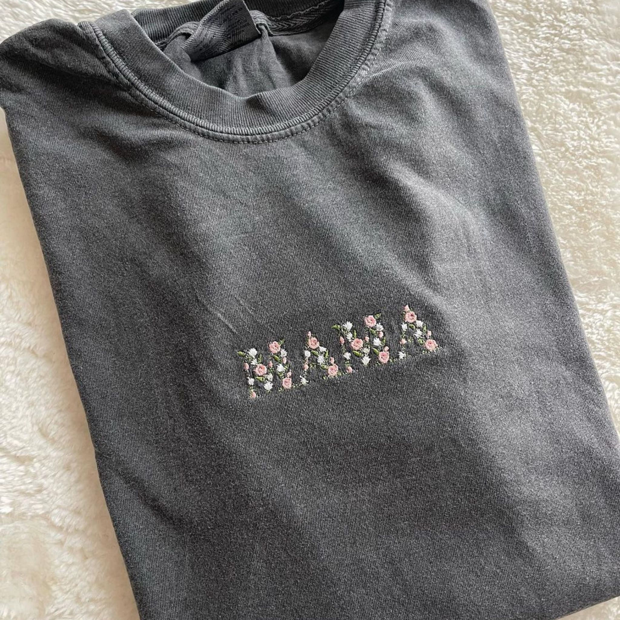 Comfort Colors Mama Embroidered Floral Sweatshirt, Personalized Floral Mama crewneck, Mother's Day Gift Ideas EM1