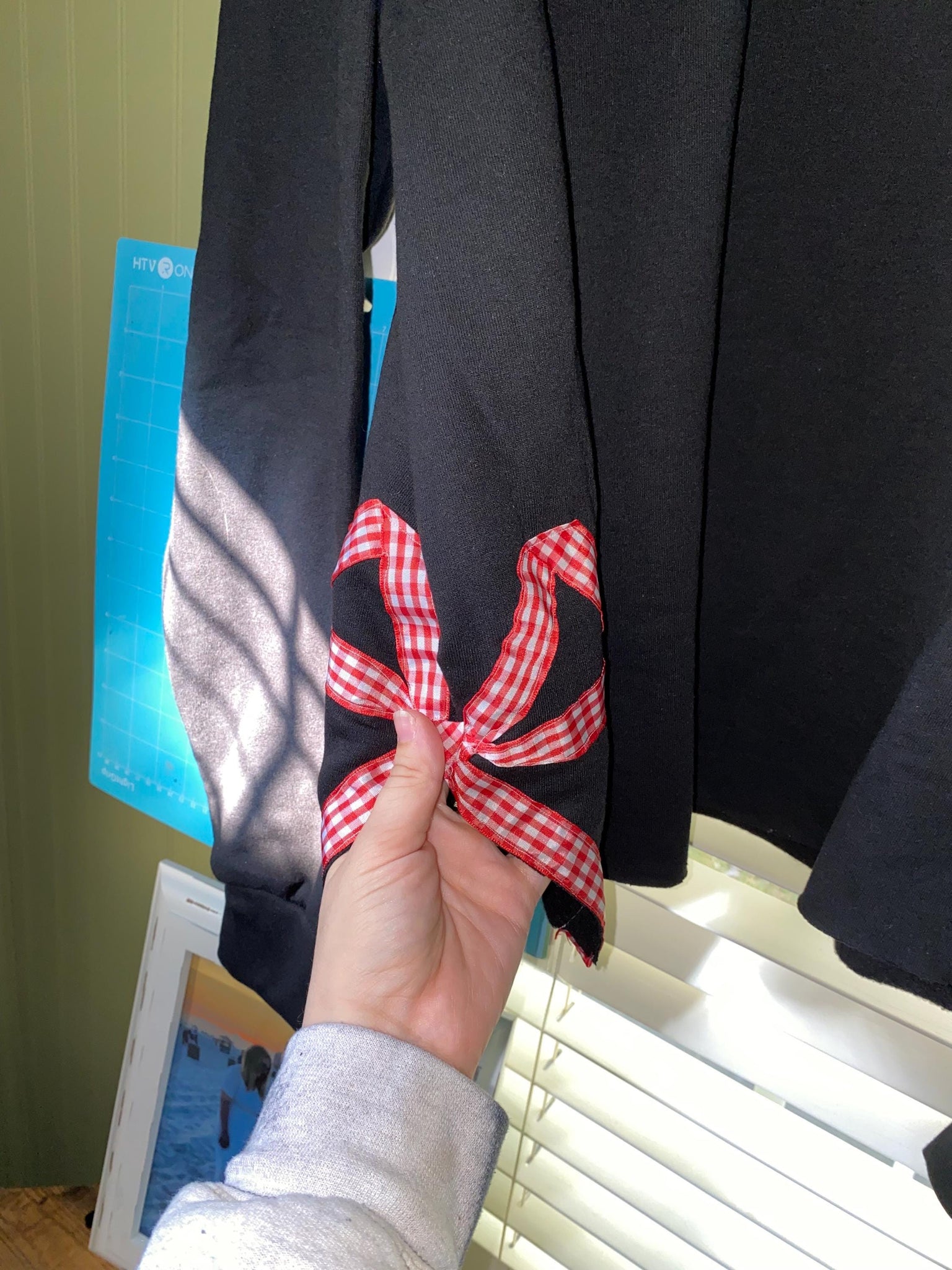 Custom Side slit ribbon sweatshirt ESIBOW