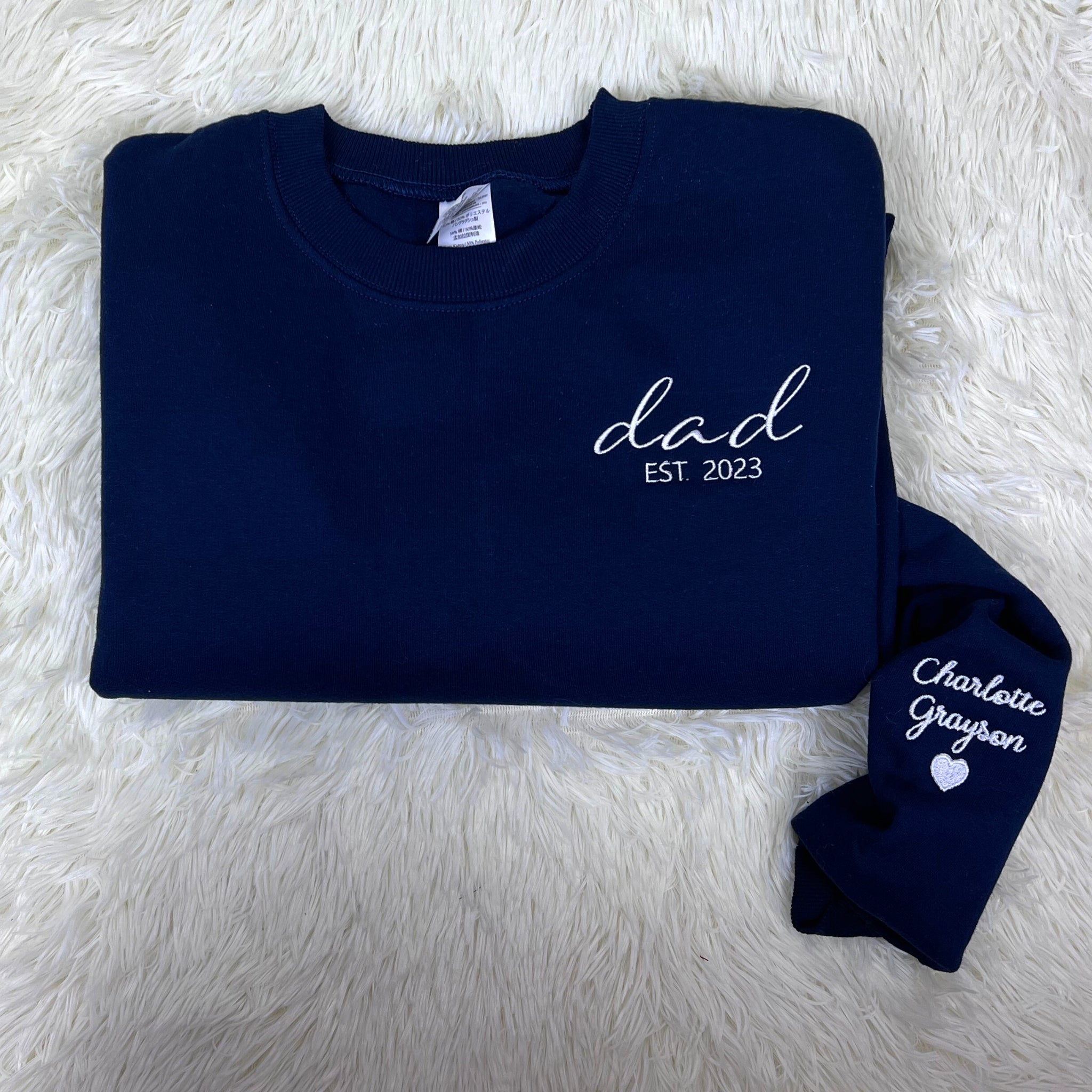 Dad Sweatshirt, Daddy Est 2024 Crewneck Embroidered, Custom Dad Sweater with Kid Name, Unique Gift for Father's Day em4