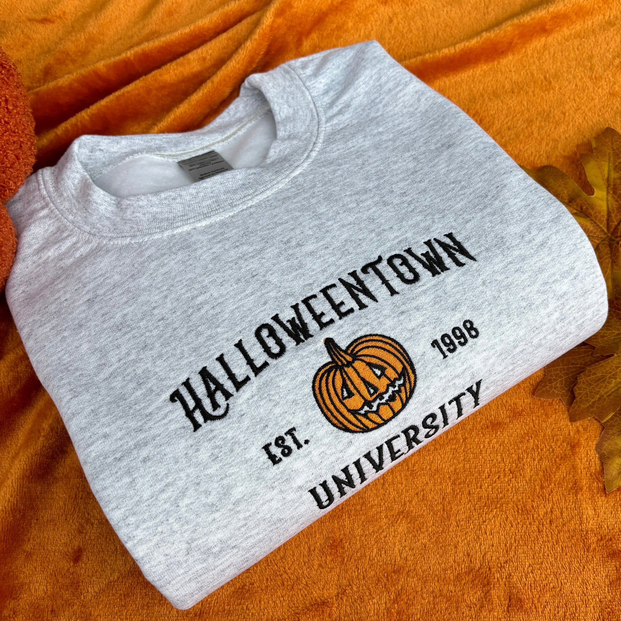 HALLOWEENTOWN UNIVERSITY EMBROIDERED SWEATSHIRT EMHA2808