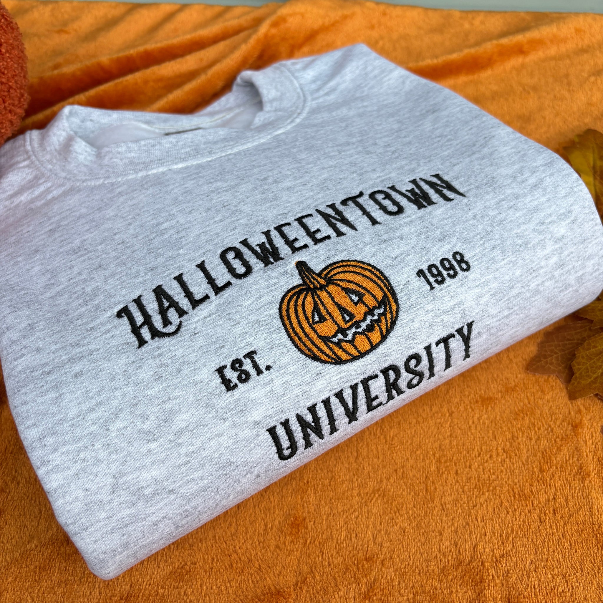 HALLOWEENTOWN UNIVERSITY EMBROIDERED SWEATSHIRT EMHA2808