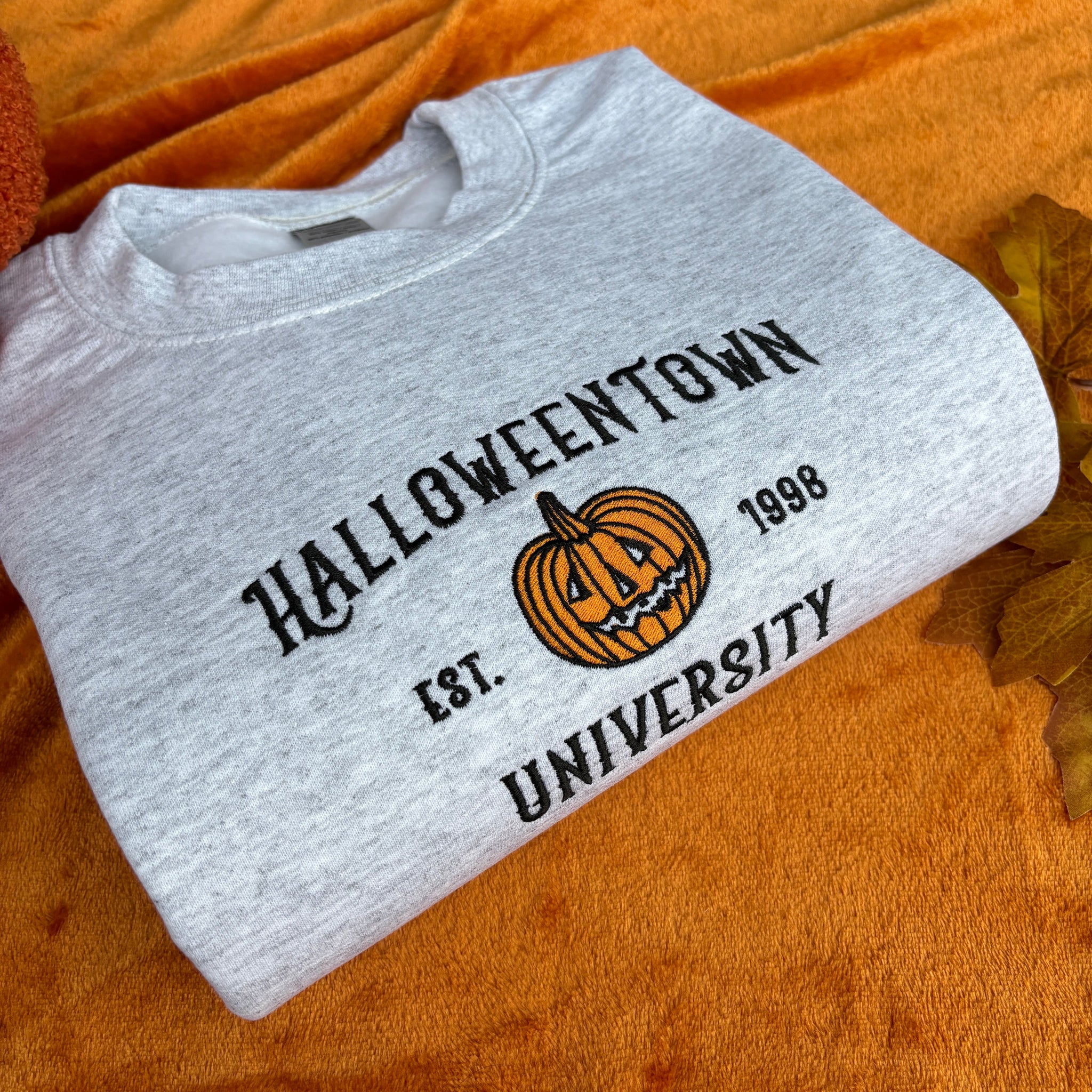 HALLOWEENTOWN UNIVERSITY EMBROIDERED SWEATSHIRT EMHA2808