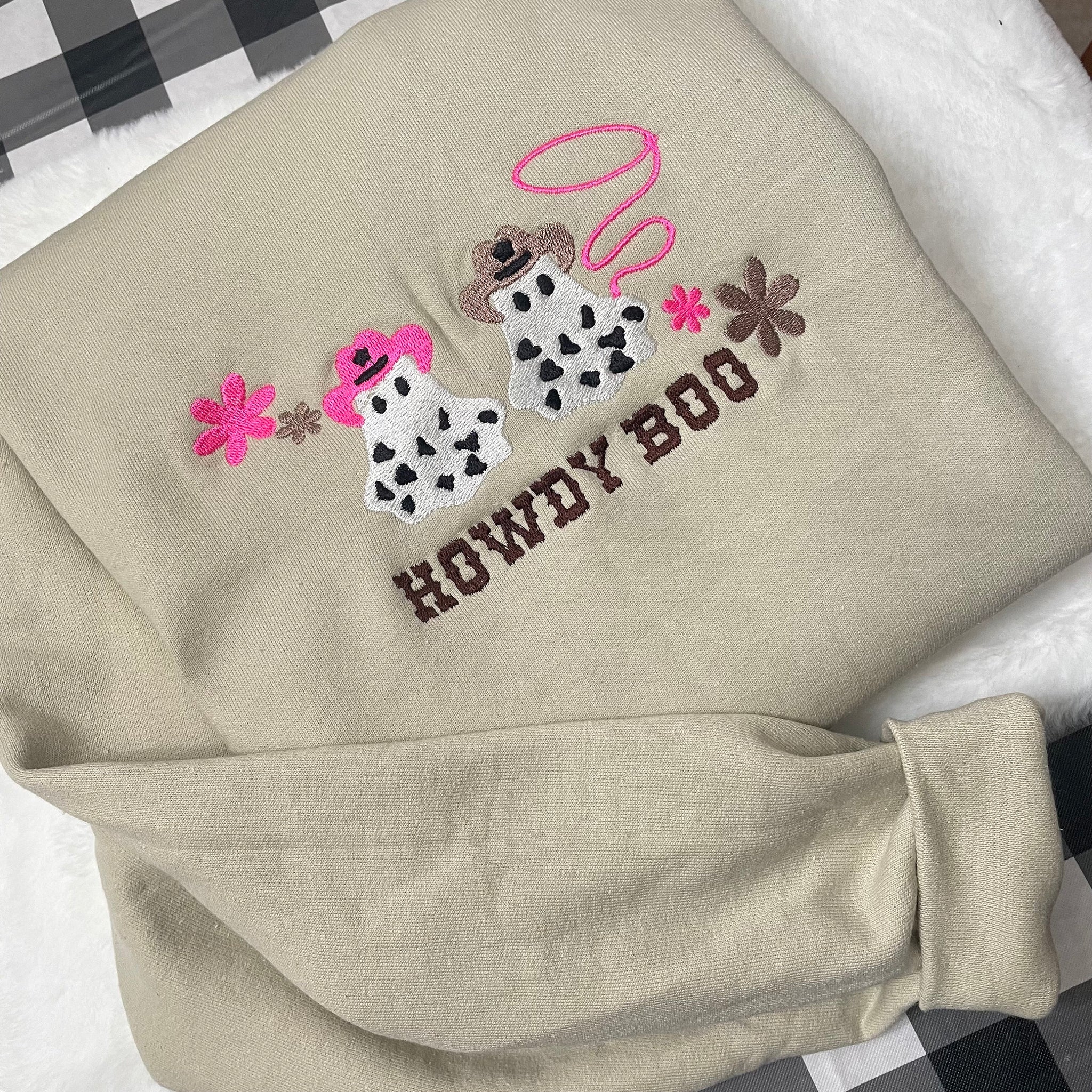 Howdy Boo Halloween Embroidered Sweatshirt - Trendy crewneck - Fall Fashion - Made to Order -Gifts for Her - Custom Made- Halloween clothing  EM1809S