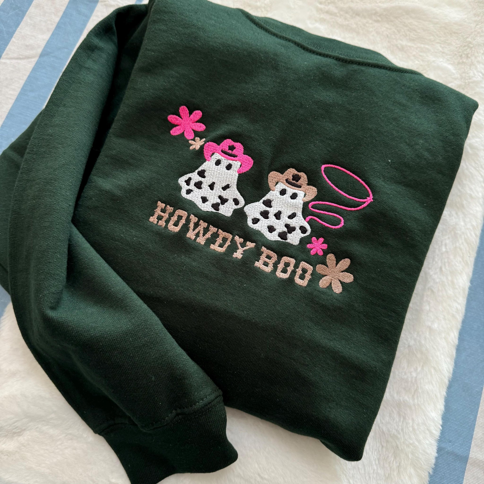 Howdy Boo Halloween Embroidered Sweatshirt - Trendy crewneck - Fall Fashion - Made to Order -Gifts for Her - Custom Made- Halloween clothing  EM1809S