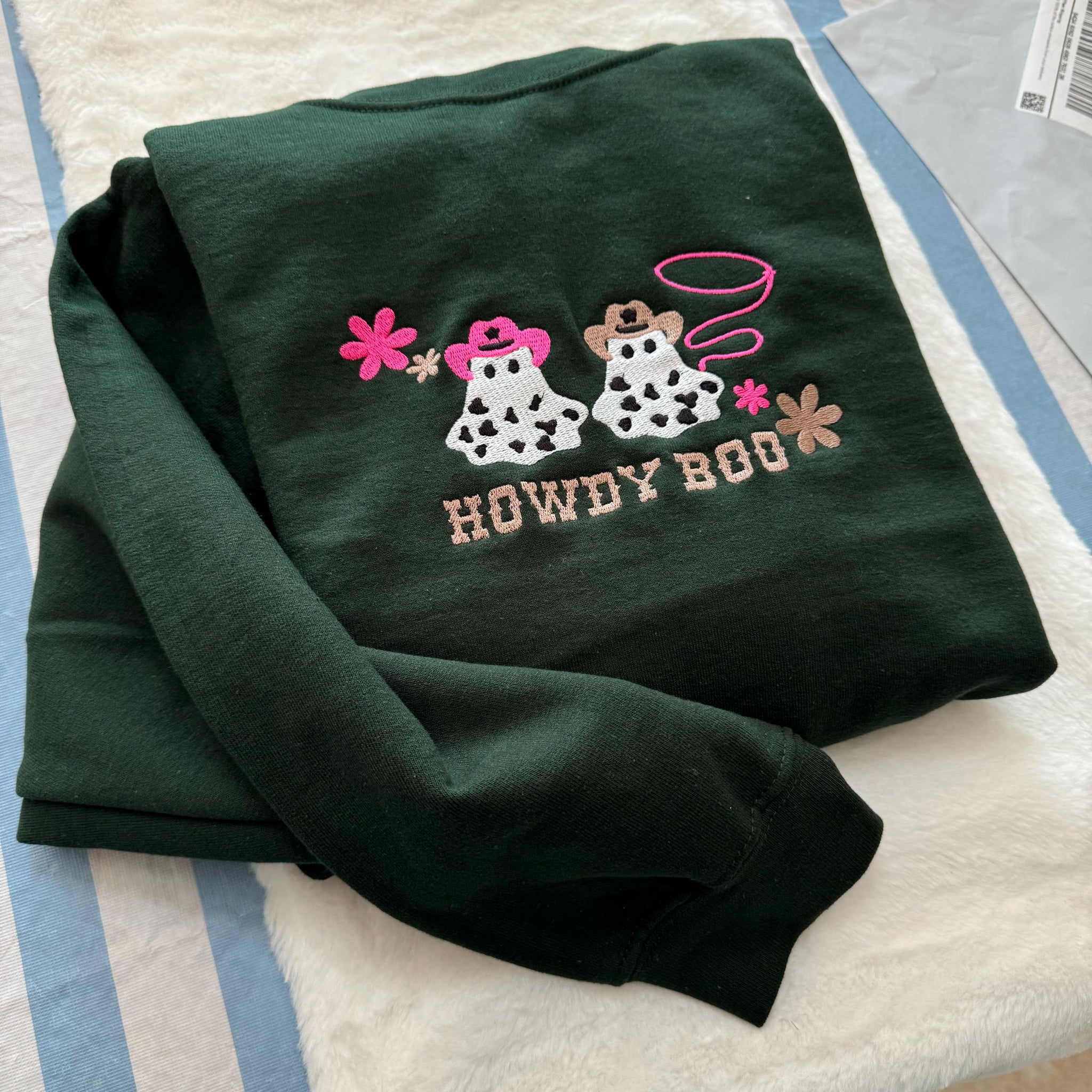 Howdy Boo Halloween Embroidered Sweatshirt - Trendy crewneck - Fall Fashion - Made to Order -Gifts for Her - Custom Made- Halloween clothing  EM1809S