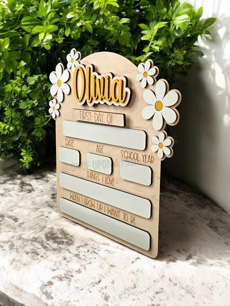 Personalized First Day of School Name Sign, Retro Flower, Daisy Back to School milestone board, Gift for Kid, photo prop kindergarten, Pre-K TD0708