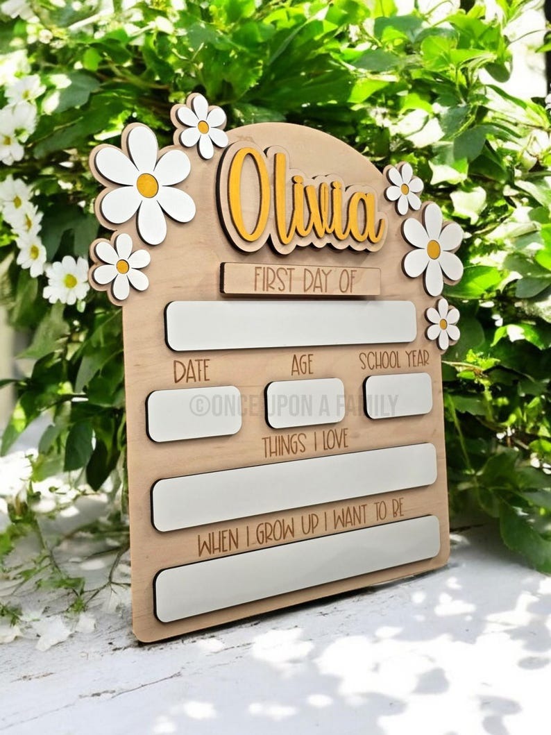 Personalized First Day of School Name Sign, Retro Flower, Daisy Back to School milestone board, Gift for Kid, photo prop kindergarten, Pre-K TD0708