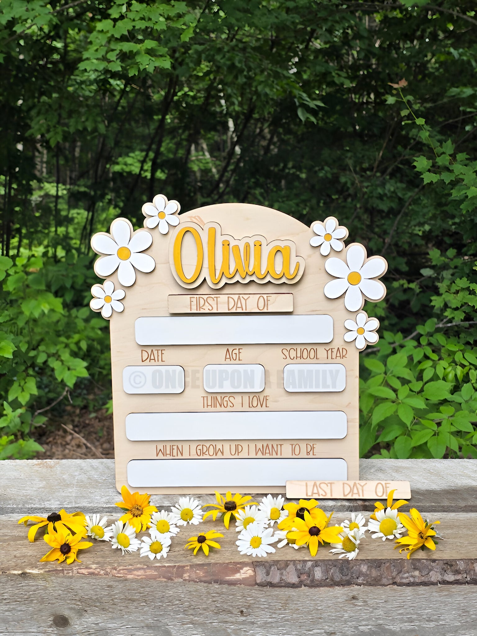 Personalized First Day of School Name Sign, Retro Flower, Daisy Back to School milestone board, Gift for Kid, photo prop kindergarten, Pre-K scsign1