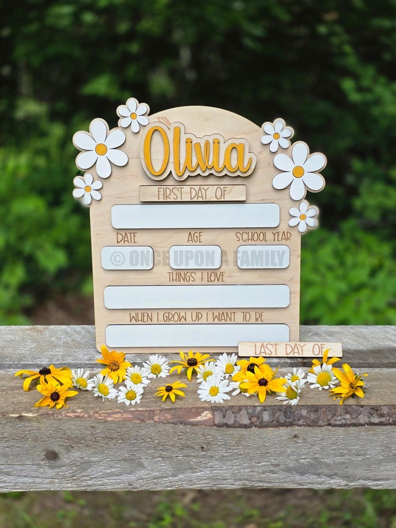 Personalized First Day of School Name Sign, Retro Flower, Daisy Back to School milestone board, Gift for Kid, photo prop kindergarten, Pre-K TD0708