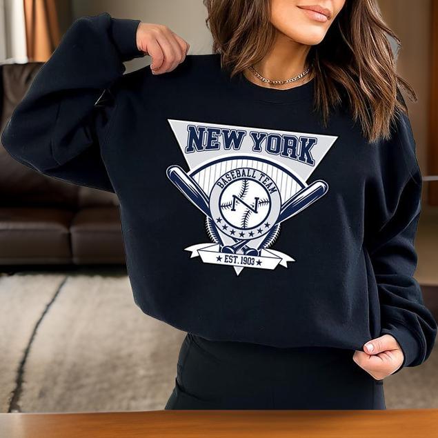 Vintage New York Yankees Sweatshirt, Perfect for Game Day! Cozy New York Yankees shirt, Essential Fan Gear! Chic New York Yankees Hoodie SP24