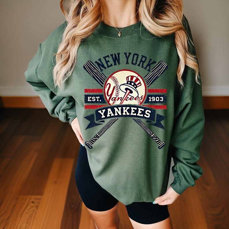 New York Yankees Vintage Sweatshirt, Perfect for Game Day! Cozy New York Yankees shirt, Essential Fan Gear! Chic New York Yankees Hoodie SP24