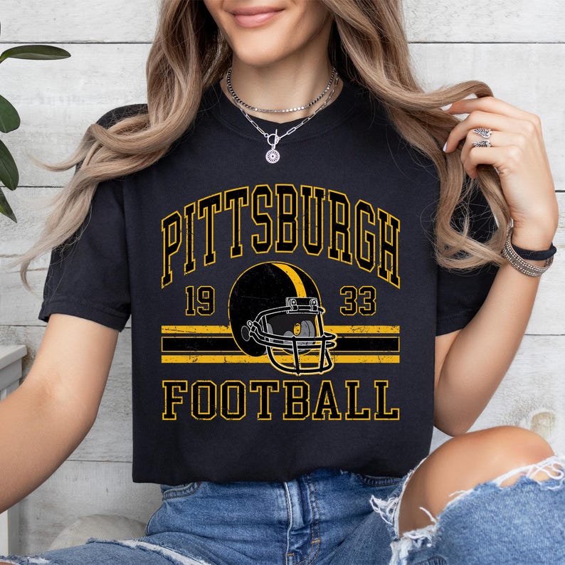 Pittsburgh Football Men's Shirt, Pittsburgh Women's Gift, Pittsburgh T-Shirt For Her, Retro Pittsburgh Football Tee, Vintage Football Gifts , TQ1