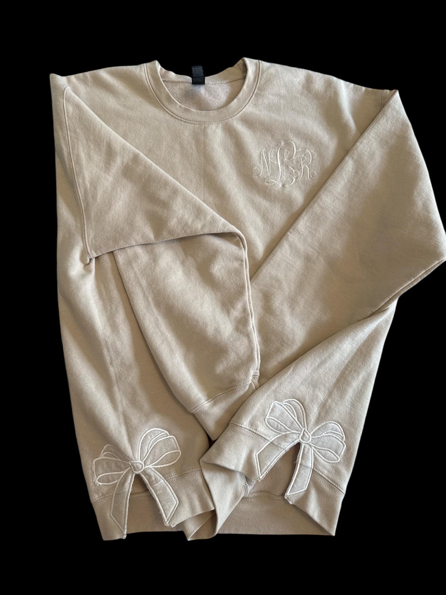 Long sleeve customized embroidered crewneck sweatshirt with monogram and bows on sides ESIBOW