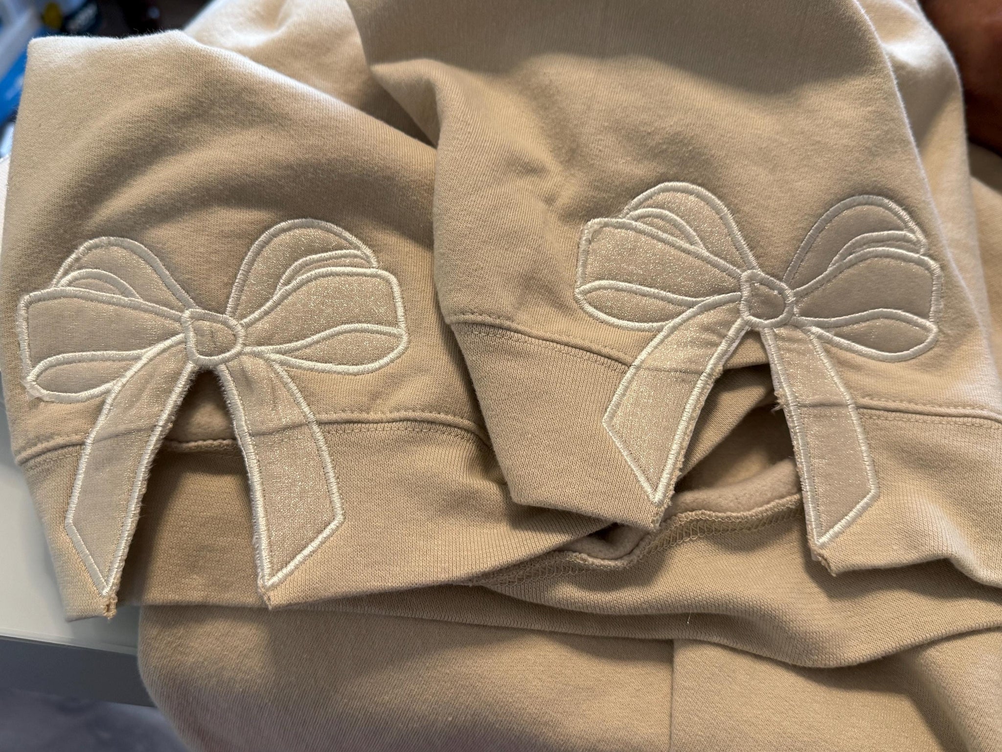 Long sleeve customized embroidered crewneck sweatshirt with monogram and bows on sides ESIBOW