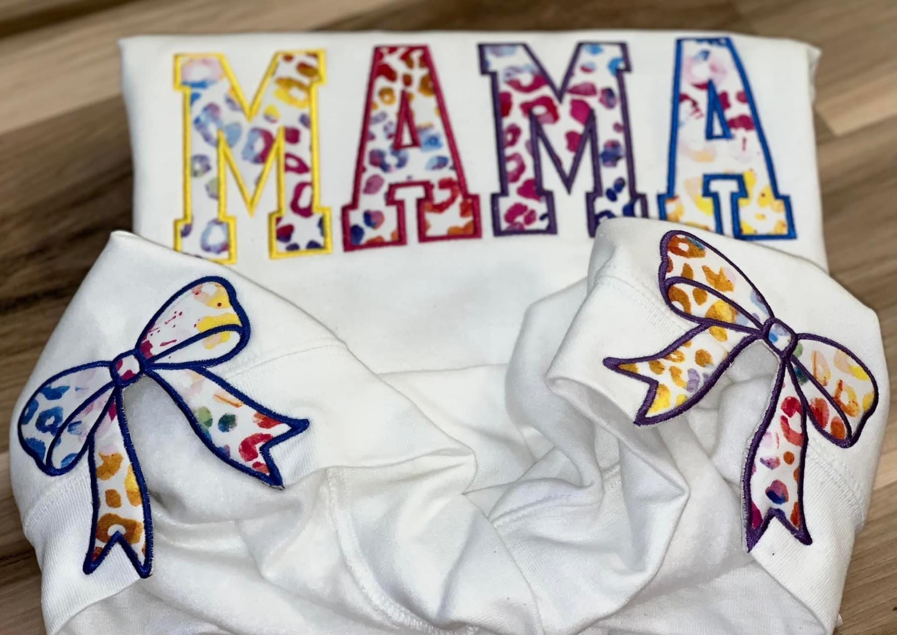Mama with side bow cut outs, Embroidered Crewneck ESIBOW