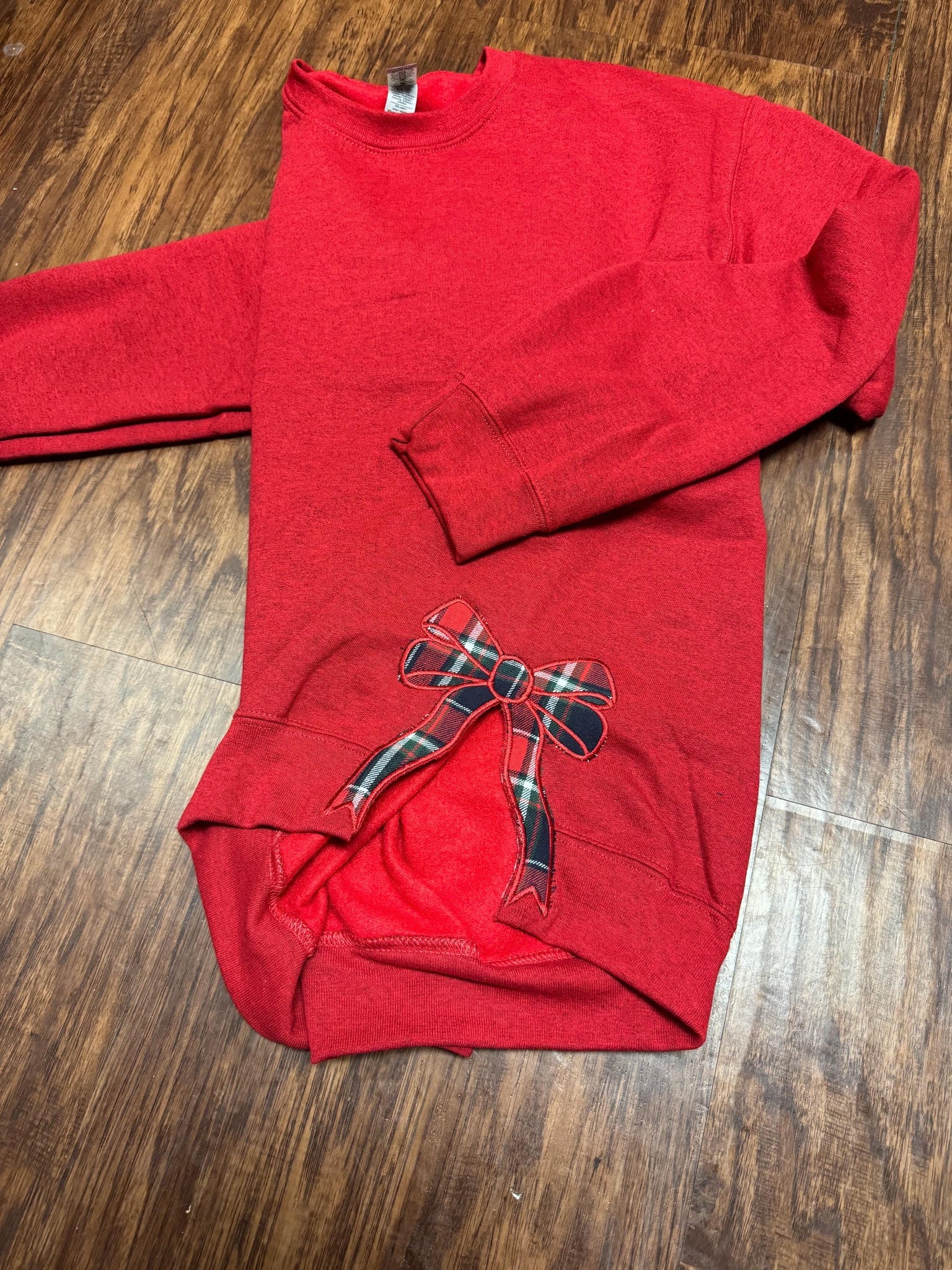 Merry Side Bow Cut-Out Sweatshirt, Plaid Christmas Pullover, Trendy Coquette Bow, Crewneck Sweatshirt ESIBOW