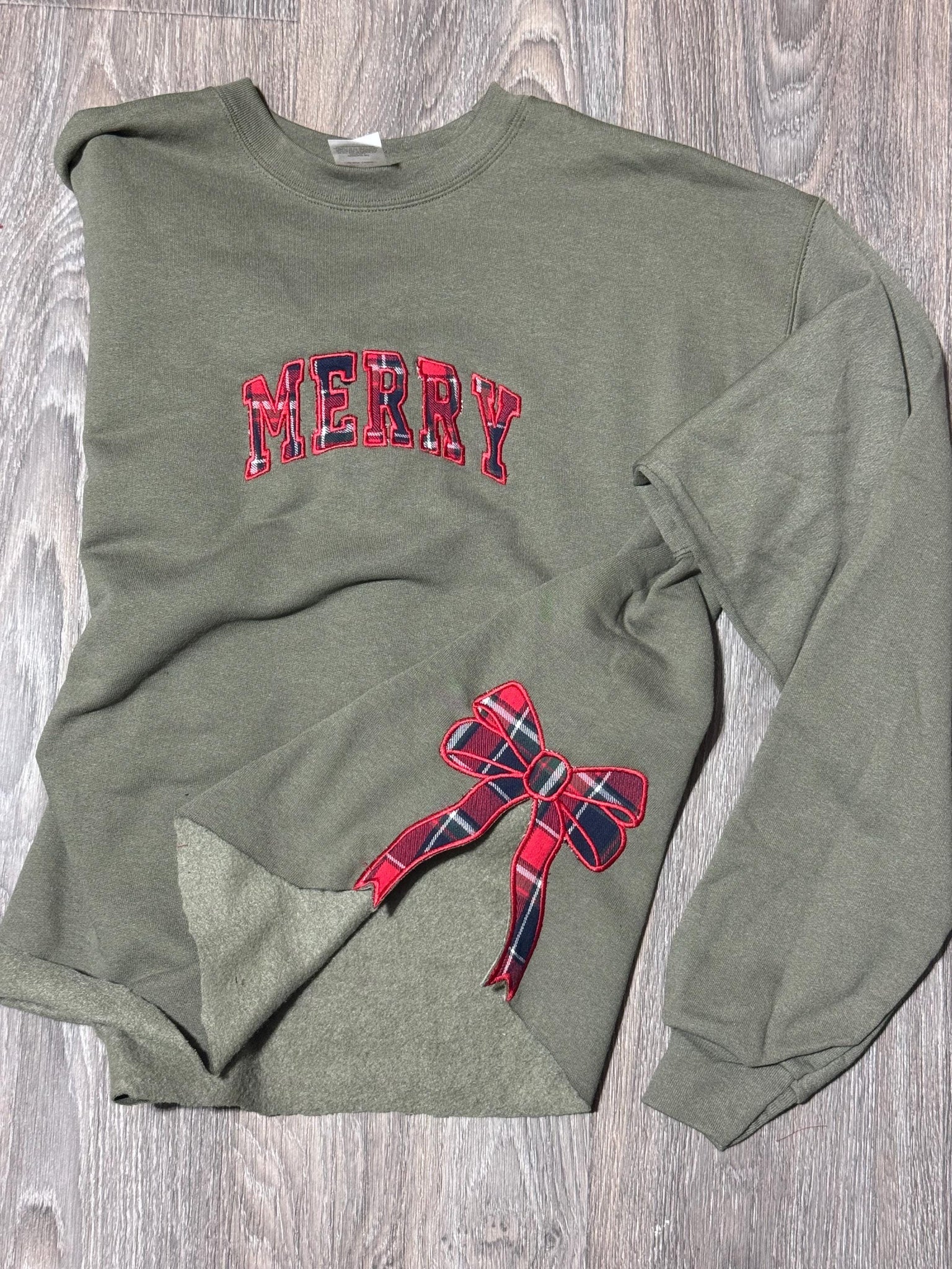 Merry Side Bow Cut-Out Sweatshirt, Plaid Christmas Pullover, Trendy Coquette Bow, Crewneck Sweatshirt ESIBOW
