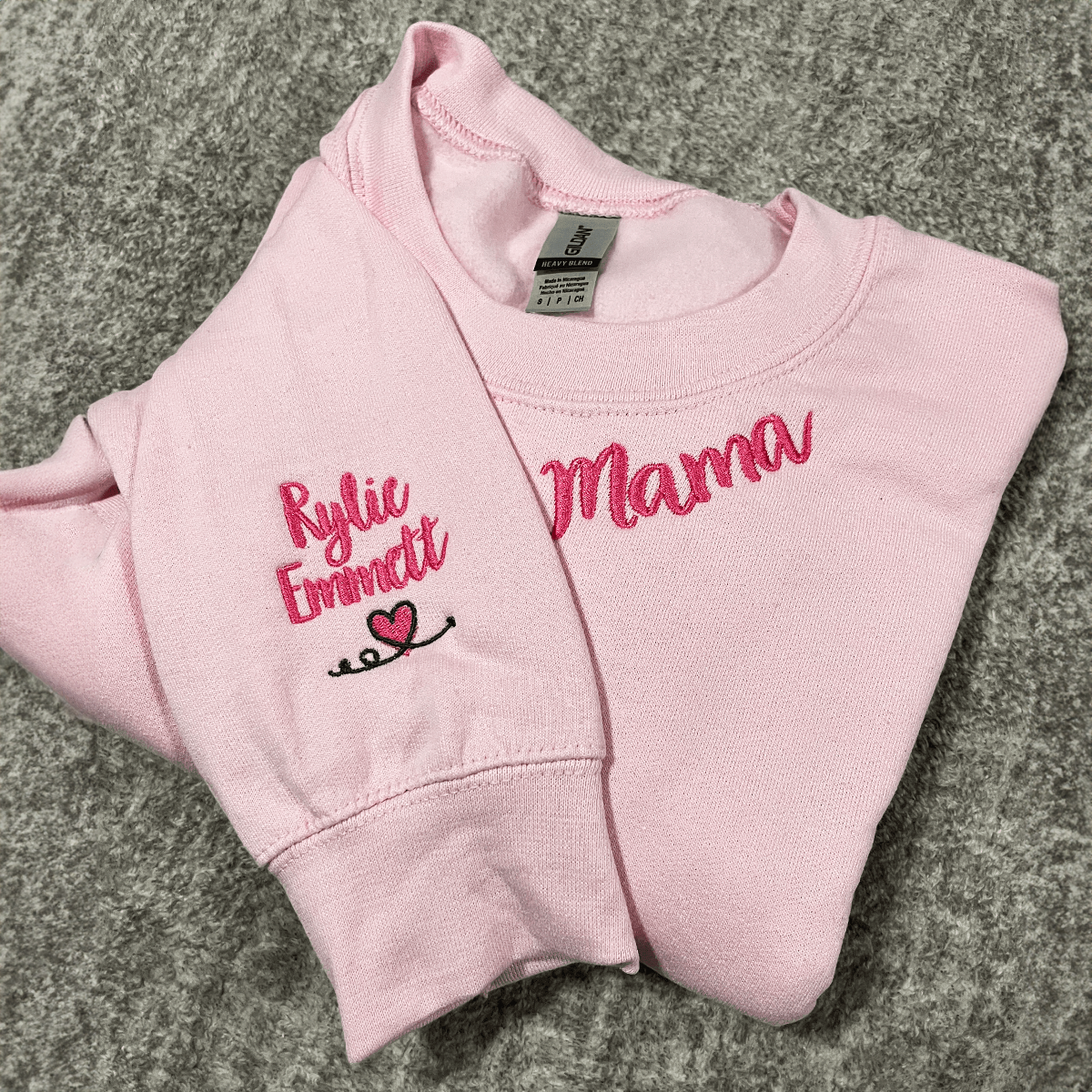 Mama Sweatshirt Embroidered, Custom Mama Crewneck With Kids Names, Heart On Sleeve em4