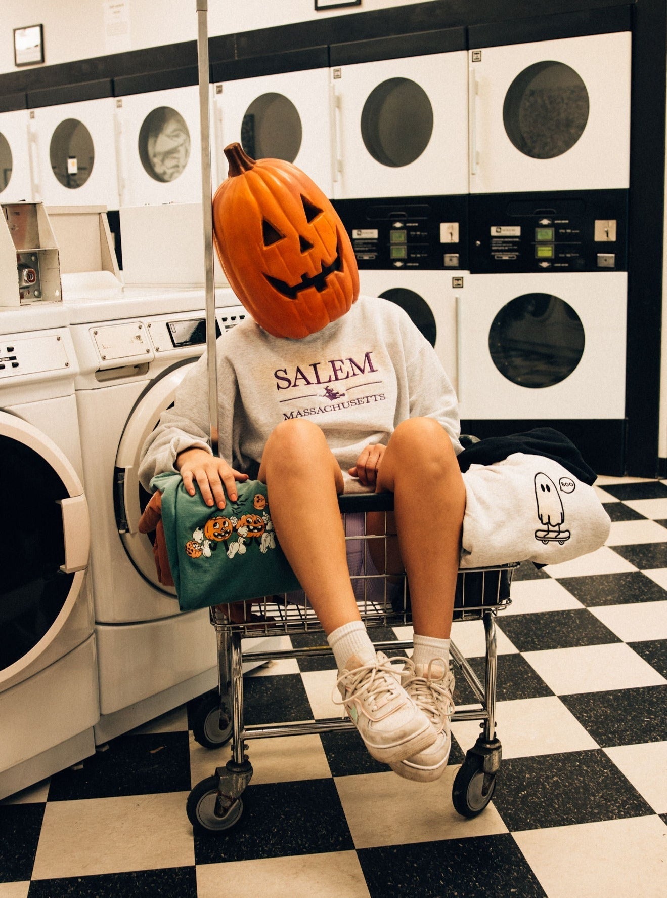 Salem Embroidered Crewneck EMHA2608