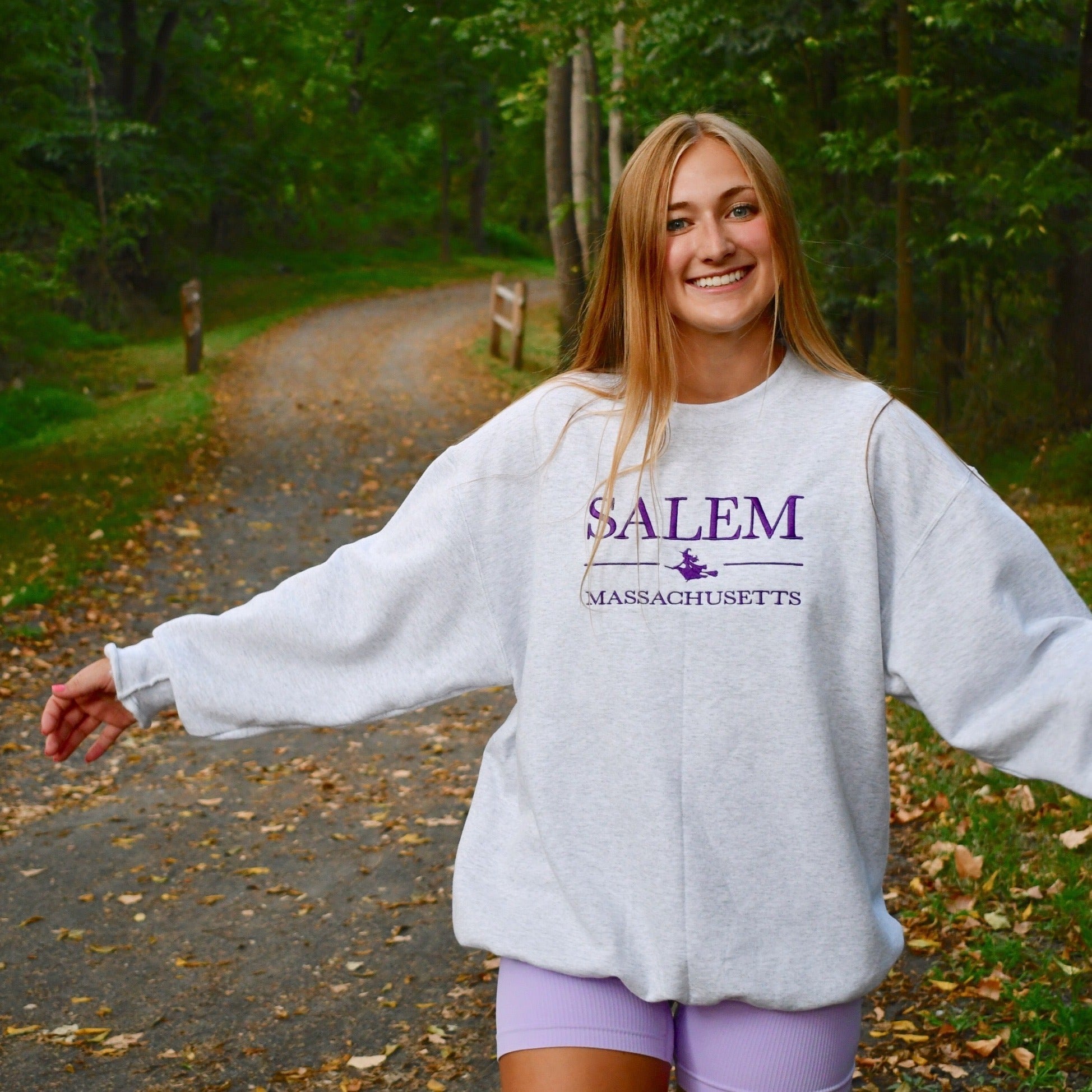 Salem Embroidered Crewneck EMHA2608
