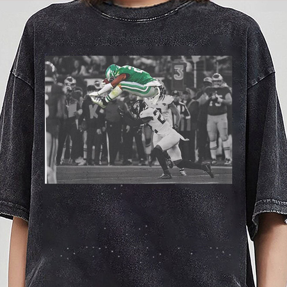 Saquon Barkley no-look Hurdle shirt, Saquon Barkley Jump Hurdle Backwards Philadephia Football V2, Iconic Moment, Kelly Green Crewneck Sweatshirt